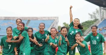 নারী ফুটবল: টেবিলে বিদ্রোহ, মাঠে ইতিহাস