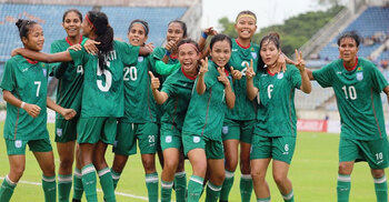 অবশেষে বাফুফে ঘোষিত দেড় কোটি টাকা পুরস্কার পাচ্ছে নারী ফুটবলাররা