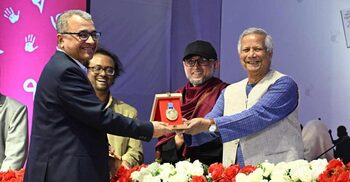 বাংলা একাডেমি সাহিত্য পুরস্কার নিলেন ৭ লেখক