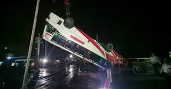 ডুবে যাওয়া বাস থেকে ৯ শিশুসহ ২৩ মরদেহ উদ্ধার, হস্তান্তর ২১