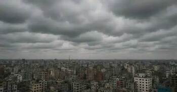 রৌদ্রোজ্জ্বল সকালের পর মেঘের আনাগোনা