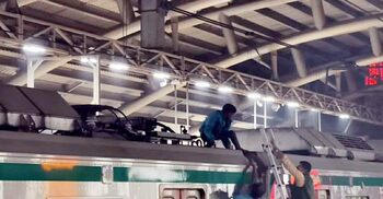 মেট্রোরেলের ছাদে ওঠা সেই কিশোর এখন কোথায়?