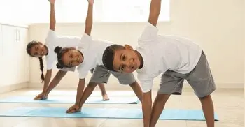 শিশুর পড়াশোনায় মনোযোগ বাড়াতে যোগব্যায়াম কি সত্যিই সাহায্য করে?