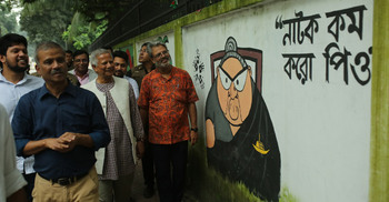 Yunus on DU campus to see graffiti