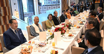 Yunus joins breakfast meeting with Thai dignitaries
