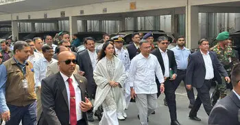 মেয়ে জাইমা রহমানকে নিয়ে ওসমানী মিলনায়তন থেকে সচিবালয়ে প্রধানমন্ত্রীর পদচারণা