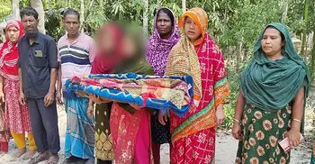 সন্তানের লাশ নিয়ে মায়ের মানববন্ধন, প্রেমিকের শাস্তির দাবি