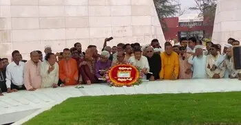 জিয়াউর রহমান ও খালেদা জিয়ার কবরে কুমিল্লা জেলা প্রশাসকের শ্রদ্ধা