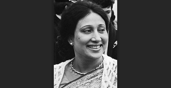 কাঁটায় ভরা রাজনীতিতে সুবাস ছড়ানো খালেদা জিয়া