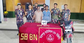 ঝিনাইদহ সীমান্তে ৪০ সোনার বারসহ দুই কারবারি আটক