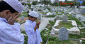 কবর জিয়ারত : মৃত ব্যক্তির জন্য কল্যাণ কামনা
