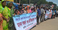 মিথ্যা সংবাদ প্রকাশের প্রতিবাদে মানববন্ধন