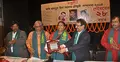 জাবিতে কবি মাহবুব উল আলম চৌধুরী সম্মাননা প্রদান