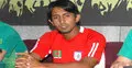 কান্নার জবাবে করতালি