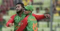 নাসিরে ধাক্কা খেল পাকিরা : ৯১ রানে প্রথম উইকেট