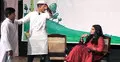 প্রেমের টানে ছাত্রের হাত ধরে বাড়ি ছাড়লেন শিক্ষিকা
