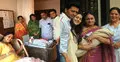 সন্তানের সাথে রিতেশ ও জেনোলিয়া