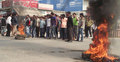 মেহেরপুরে টায়ার জ্বালিয়ে বাস্তুহারা লীগের বিক্ষোভ