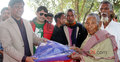 ঠাকুরগাঁওয়ে দুঃস্থদের মাঝে কম্বল বিতরণ