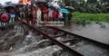 রেললাইনে তিস্তার পানি : ঢাকা-লালমনিরহাট রুটে যোগাযোগ বন্ধ