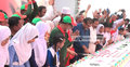 নারায়ণগঞ্জে ৭৬০ পাউন্ডের কেক কেটে বঙ্গবন্ধুর জন্মদিন পালন