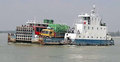 ৭ ঘণ্টা পর শিমুলিয়ায় ফেরি চলাচল শুরু