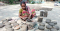 প্লাস্টিকে কমছে মৃৎশিল্পীর কদর
