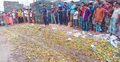 ট্রাকের চাকায় পেষা হলো এক মেট্রিক টন আম