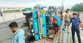 পদ্মা সেতুতে ট্রাক উল্টে আহত ৩
