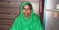 বিধবা ভাতার কার্ডটি ফেরত দিতে চান লাজিনা বেওয়া
