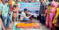 হত্যার বিচার চেয়ে দুদিন ধরে মরদেহ আঁকড়ে রেখেছেন বাবা