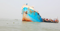 ৩৬ ঘণ্টায়ও উদ্ধার হয়নি মেঘনায় ডুবে যাওয়া তেলবোঝাই জাহাজ