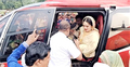 হেলিকপ্টারে আসা বর দেখতে মানুষের ভিড়