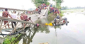 সিমেন্টবোঝাই ট্রাক নিয়ে ভেঙে পড়ল ব্রিজ