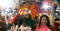 দিনাজপুরে ফুলের দোকানে উপচেপড়া ভিড়