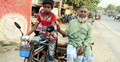 সংসারের হাল ধরতে ভ্যান চালাচ্ছে ৯ বছরের শহিদ