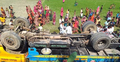 ধানকাটার ৫০ শ্রমিক নিয়ে ট্রাক উল্টে খাদে, নিহত ২