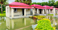 পানিতে ভাসছে উপহারের ঘর, দেয়া হয়েছে পাটের জাগ