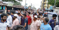 দোকান খোলার দাবিতে ব্যবসায়ীদের বিক্ষোভ, পুলিশের ধাওয়া