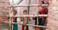 বদলগাছীতে বাঁশের বেড়ায় ভোগান্তিতে অর্ধশতাধিক পরিবার