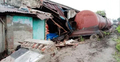 নাটোরে ঘর ভেঙে ভেতরে ঢুকে গেল ট্রেনের ট্যাংকার