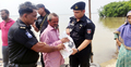 হাওরে ক্ষতিগ্রস্তদের ঈদসামগ্রী দিলো র‌্যাব