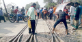 লাইনে ফাটল, ট্রেন চলছে ১০ কিলোমিটার গতিতে