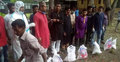 কচুয়ায় ১৮০০ পরিবারে ড. সেলিম মাহমুদের খাদ্যসামগ্রী ও বস্ত্র বিতরণ
