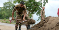 সুনামগঞ্জে বন্যায় ক্ষতিগ্রস্ত সড়ক মেরামত করছে সেনাবাহিনী