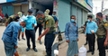 রাস্তায় ছিটকে পড়ল দিনমজুরের কেনা চাল, খাদ্যসহায়তা দিলেন ইউএনও