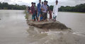 লক্ষ্মীপুরে জোয়ারের পানিতে মানুষের দুর্ভোগ, সড়ক বিচ্ছিন্ন