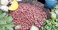 দিনাজপুরের বাজারে নতুন আলু, কেজি ২০০