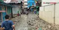 বন্যার পানি নামলেও ময়লা-আবর্জনার দুর্গন্ধে অতিষ্ঠ নগরবাসী