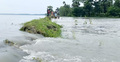 বরগুনায় বেড়িবাঁধ ভেঙে গ্রাম প্লাবিত, আতঙ্কে এলাকাবাসী